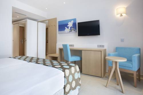 Imagen de la habitación del Hotel Universal Marqués. Foto 16