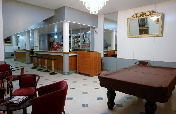 Imagen del bar/restaurante del Hotel Universal, Oporto. Foto 2