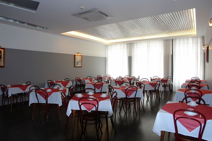 Imagen del bar/restaurante del Hotel Universal, Oporto. Foto 3