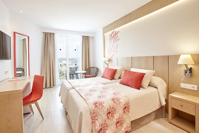 Imagen de la habitación del Hotel Universal Perla. Foto 16