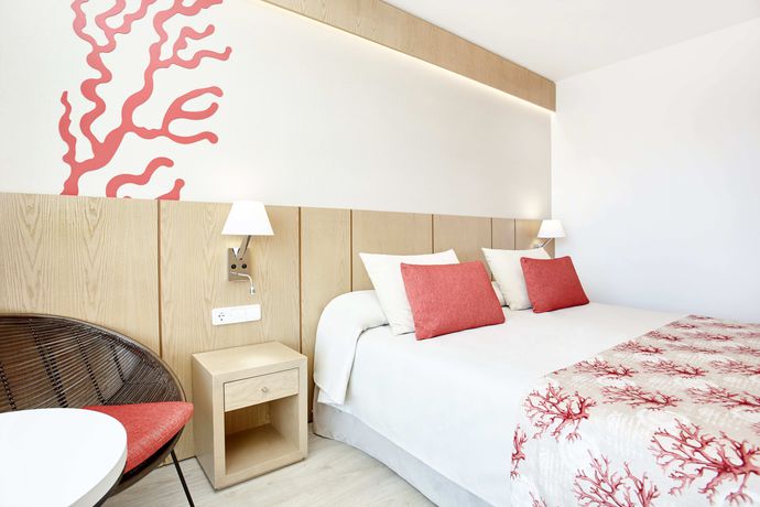 Imagen de la habitación del Hotel Universal Perla. Foto 17