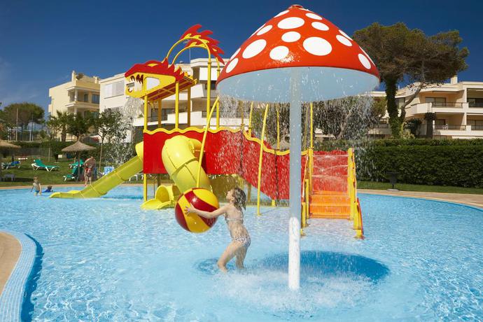 Imagen de la piscina del Hotel Universal Romantica. Foto 11