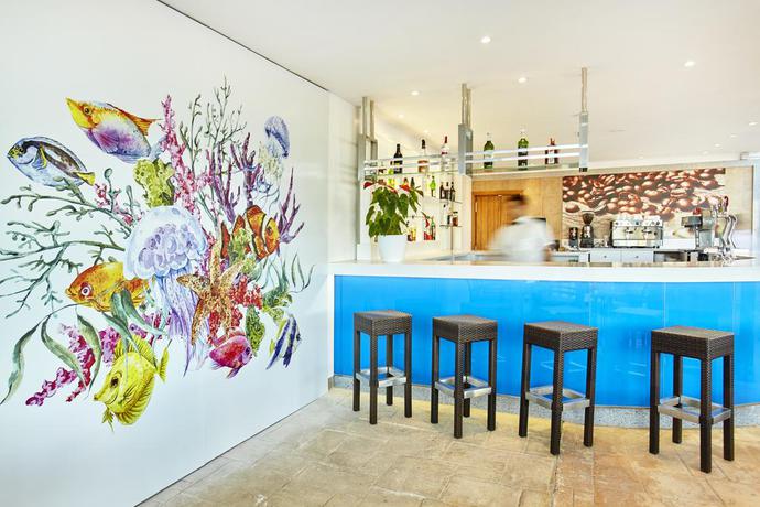 Imagen del bar/restaurante del Hotel Universal Romantica. Foto 2