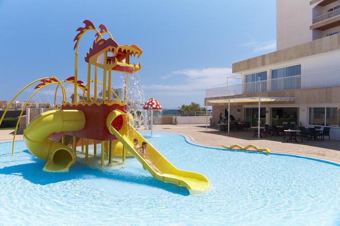 Imagen de la piscina del Hotel Universal Romantica. Foto 13