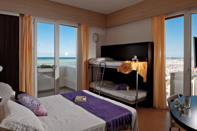 Imagen de la habitación del Hotel Universal, Senigallia. Foto 4