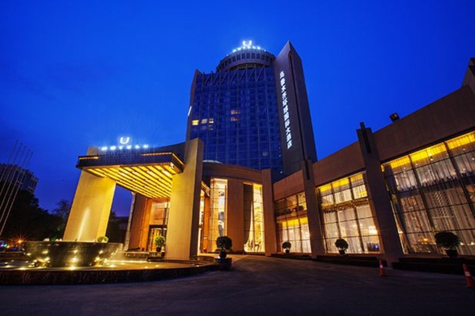 Imagen de los exteriores del Hotel Universal Urumqi. Foto 18