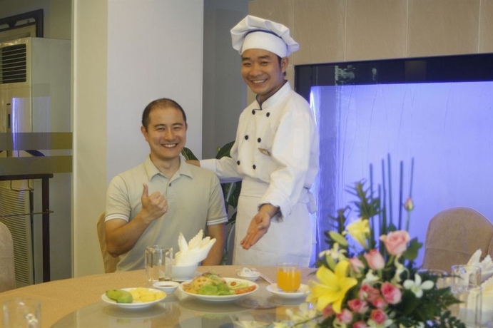 Imagen del bar/restaurante del Hotel Universe Central Hotel Saigon. Foto 1
