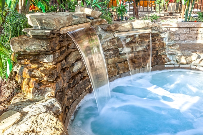 Imagen de la piscina del Hotel Universel. Foto 16