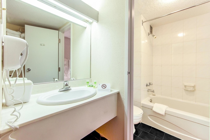 Imagen de la habitación del Hotel Universel Montreal. Foto 10