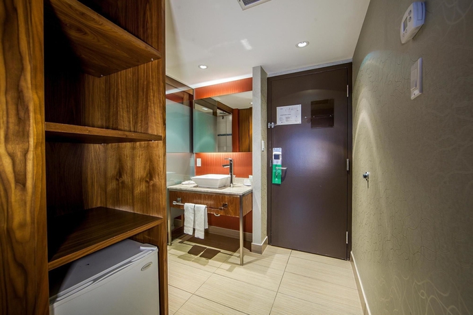 Imagen de la habitación del Hotel Universel Montreal. Foto 11