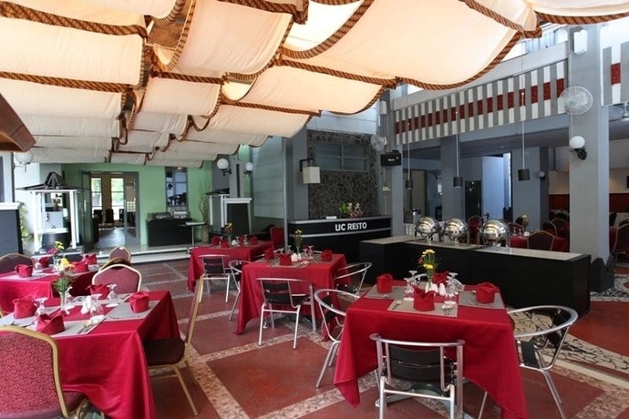 Imagen del bar/restaurante del Hotel University Club Ugm. Foto 5