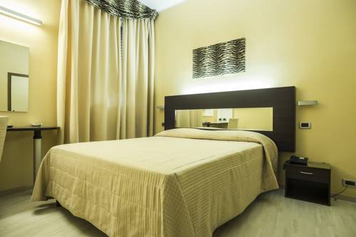 Imagen de la habitación del Hotel University. Foto 8