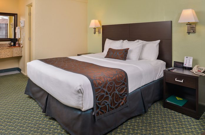 Imagen de la habitación del Hotel University Inn And Suites. Foto 6