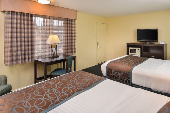 Imagen de la habitación del Hotel University Inn And Suites. Foto 7