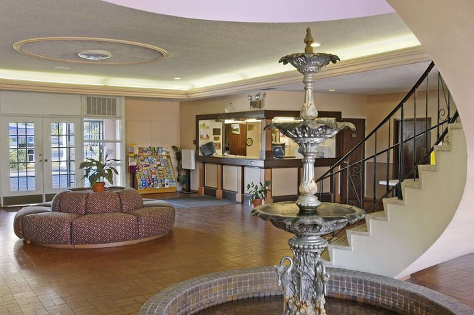 Imagen de los interiores del Hotel University Inn Gainesville. Foto 5