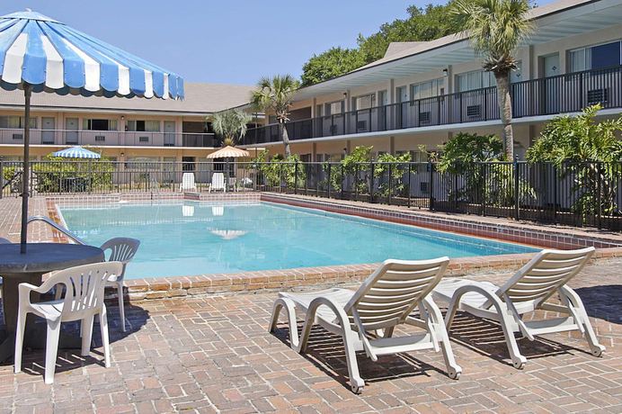 Imagen de la piscina del Hotel University Inn Gainesville. Foto 7