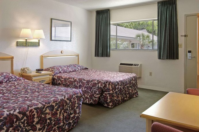 Imagen de la habitación del Hotel University Inn Gainesville. Foto 4