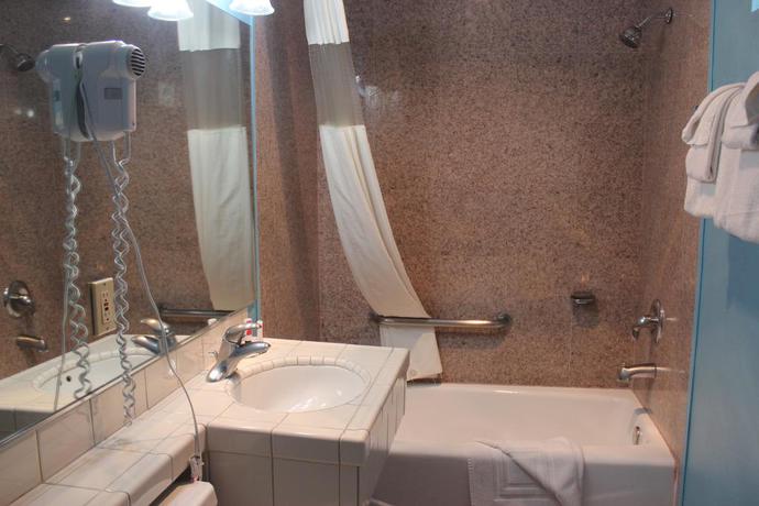 Imagen de la habitación del Hotel University Inn, San Luis Obispo. Foto 2