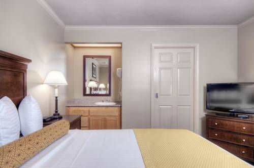 Imagen de la habitación del Hotel University Park Inn and Suites. Foto 10