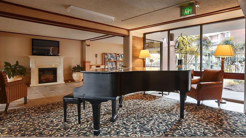 Imagen de los interiores del Hotel University Place and Conference Center. Foto 11