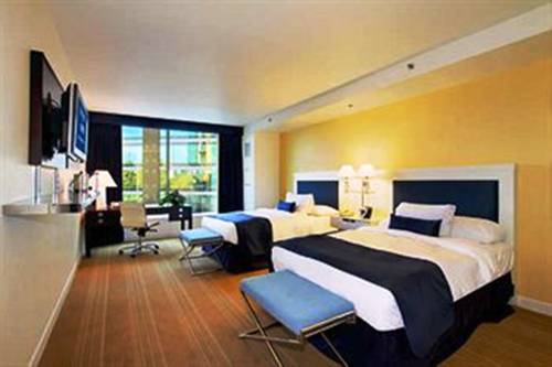 Imagen de la habitación del Hotel University Plaza Waterfront. Foto 8