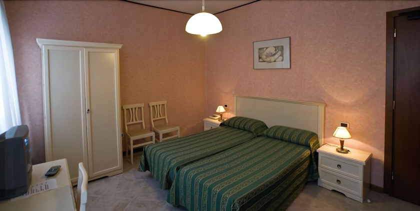 Imagen de la habitación del Hotel Universo y Nord. Foto 13