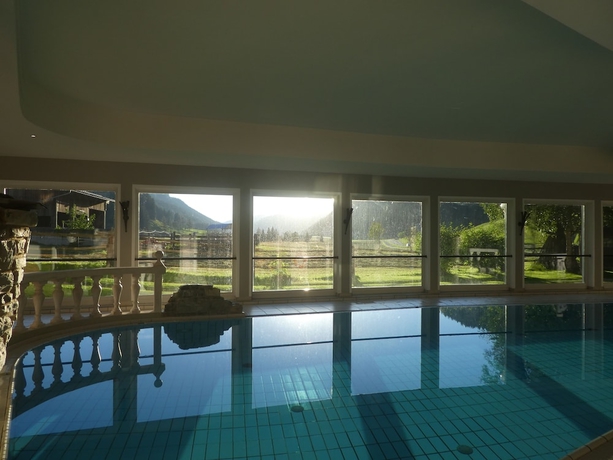 Imagen de la piscina del Hotel Unterhof. Foto 17