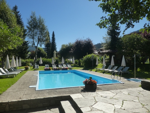 Imagen de la piscina del Hotel Unterhof. Foto 18