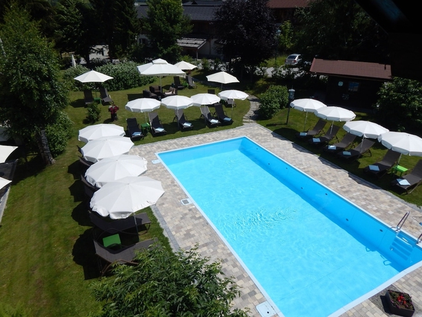 Imagen de la piscina del Hotel Unterhof. Foto 19