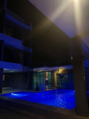 Imagen de la piscina del Hotel Unwnd Residences Dumaguete. Foto 18