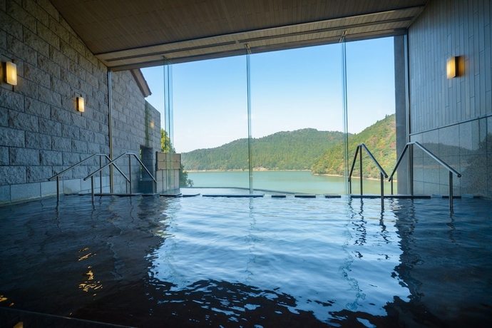 Imagen de la piscina del Hotel Unzen Azumaen. Foto 18