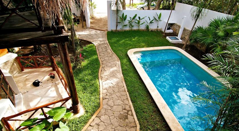 Imagen de la piscina del Hotel Uolis Nah. Foto 10