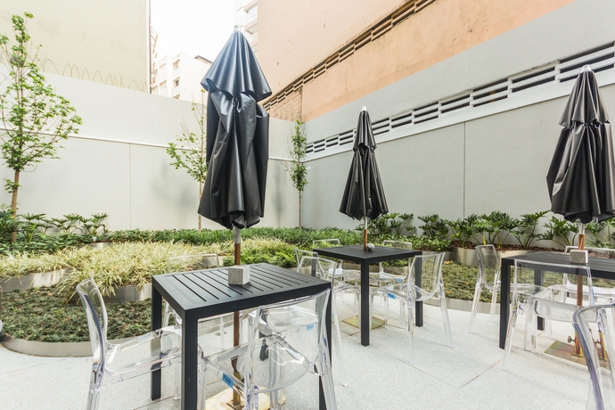 Imagen del bar/restaurante del Hotel Uotel Downtown S&atilde;o Lu&iacute;s. Foto 5