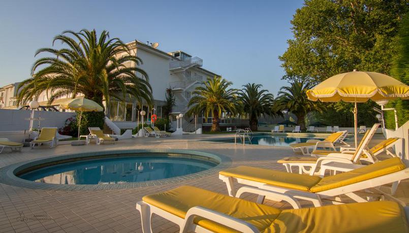 Imagen de los exteriores del Hotel Up Pateirahotel. Foto 10