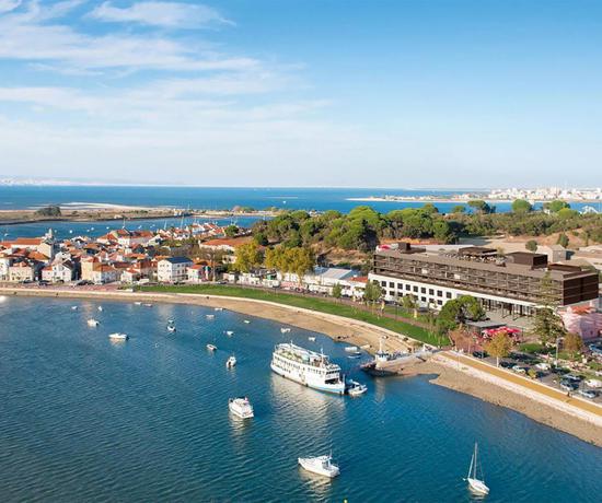 Imagen de los exteriores del Hotel Upon Harbor - Seixal Bay. Foto 29