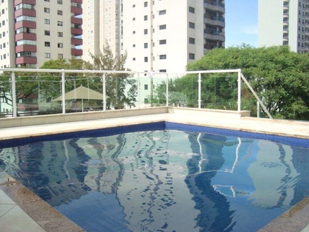 Imagen de la piscina del Hotel Upper. Foto 19