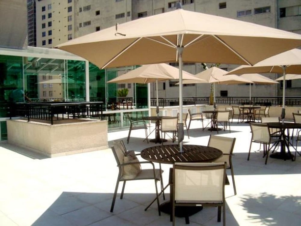 Imagen del bar/restaurante del Hotel Upper. Foto 2