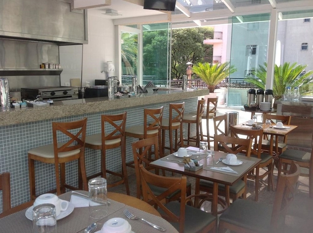 Imagen del bar/restaurante del Hotel Upper. Foto 6