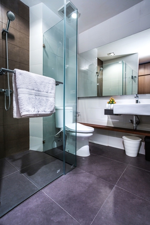 Imagen de la habitación del Hotel Upscale Suites. Foto 6