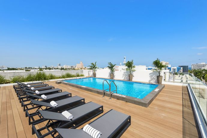 Imagen de la piscina del Hotel Upsun & Social Club. Foto 19