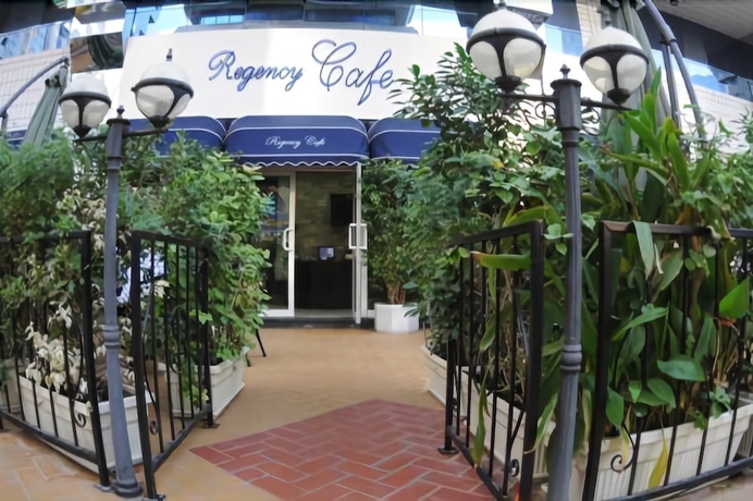 Imagen del bar/restaurante del Hotel Uptown Apartments Abu Dhabi. Foto 7