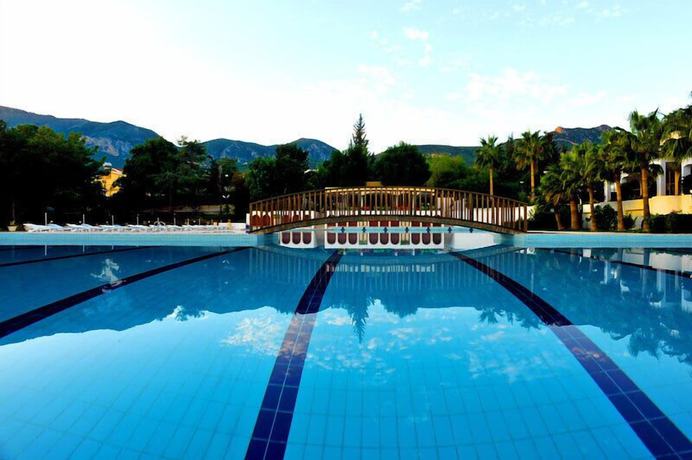 Imagen de la piscina del Hotel Uptown Buyuk Anadolu Girne. Foto 18