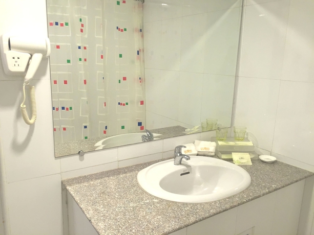 Imagen de la habitación del Hotel Uptown. Foto 7