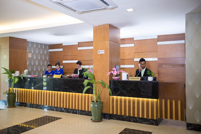 Imagen de los interiores del Hotel Uptown. Foto 15