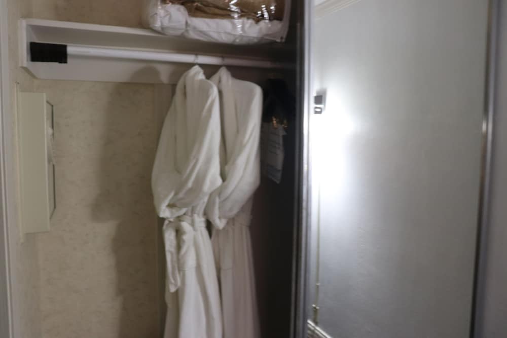 Imagen de la habitación del Hotel Uptown Oasis San Jose Airport. Foto 5
