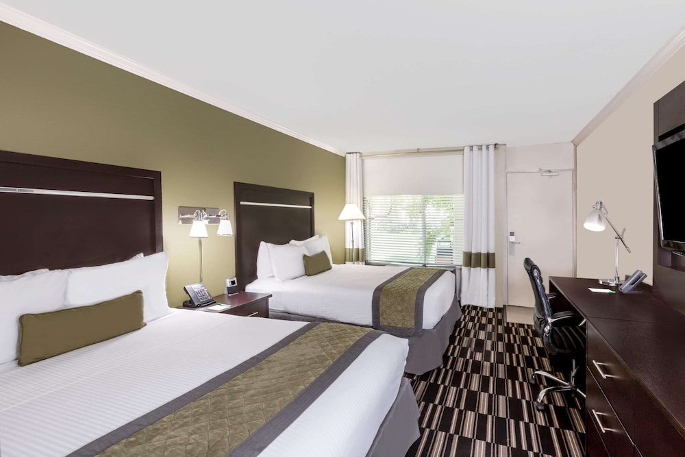 Imagen de la habitación del Hotel Uptown Oasis San Jose Airport. Foto 6