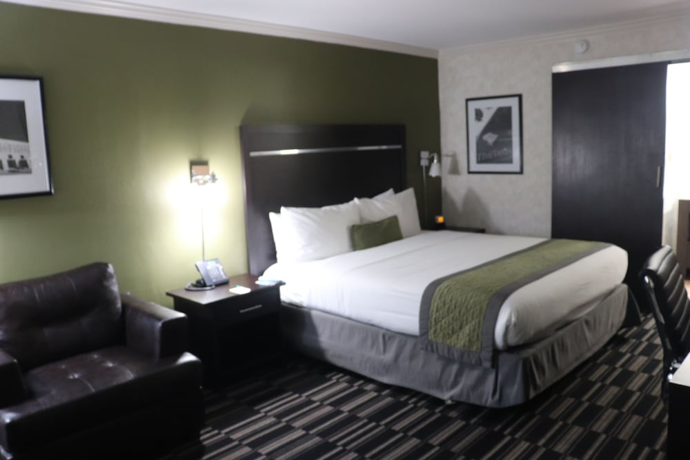 Imagen de la habitación del Hotel Uptown Oasis San Jose Airport. Foto 8