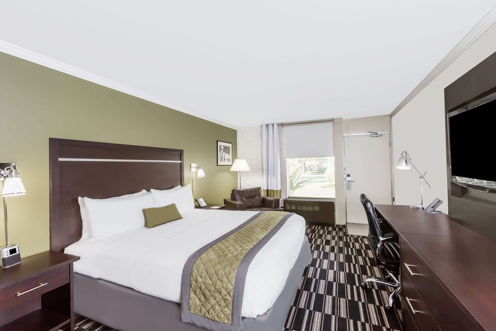 Imagen de la habitación del Hotel Uptown Oasis San Jose Airport. Foto 9