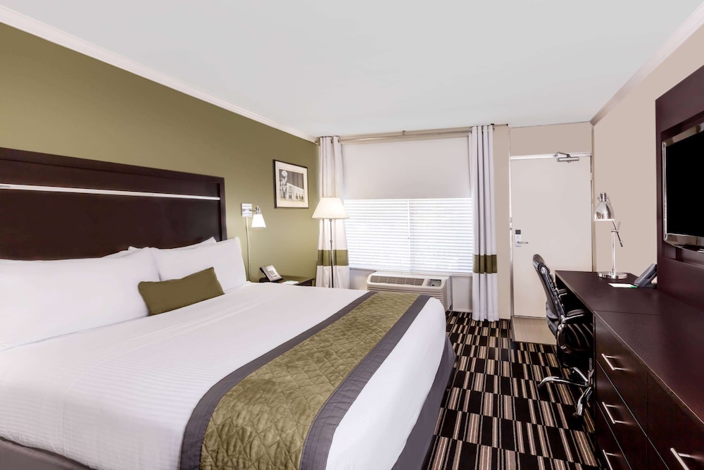 Imagen de la habitación del Hotel Uptown Oasis San Jose Airport. Foto 15