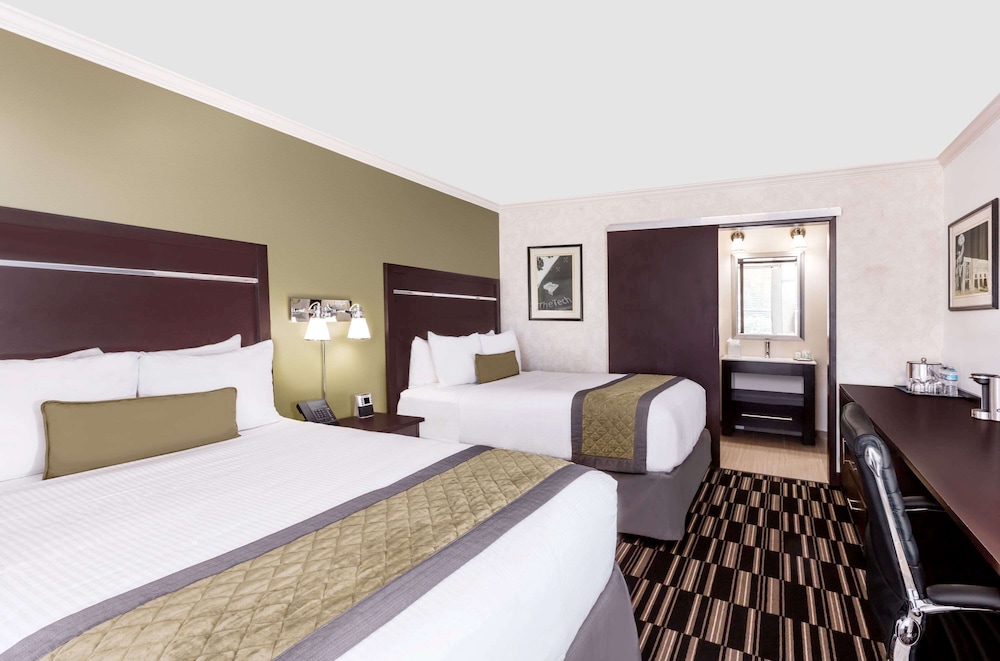 Imagen de la habitación del Hotel Uptown Oasis San Jose Airport. Foto 17